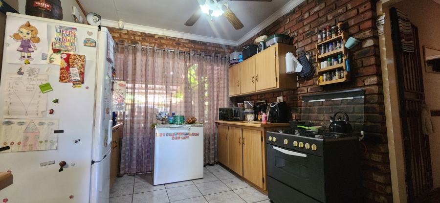 6 Bedroom Property for Sale in Kannoniers Park North West